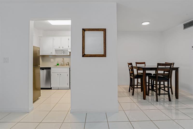 Image 14 of 46 For 2050 39th St  307-e