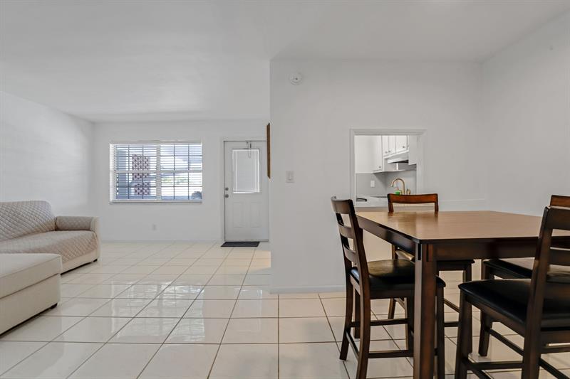 Image 15 of 46 For 2050 39th St  307-e