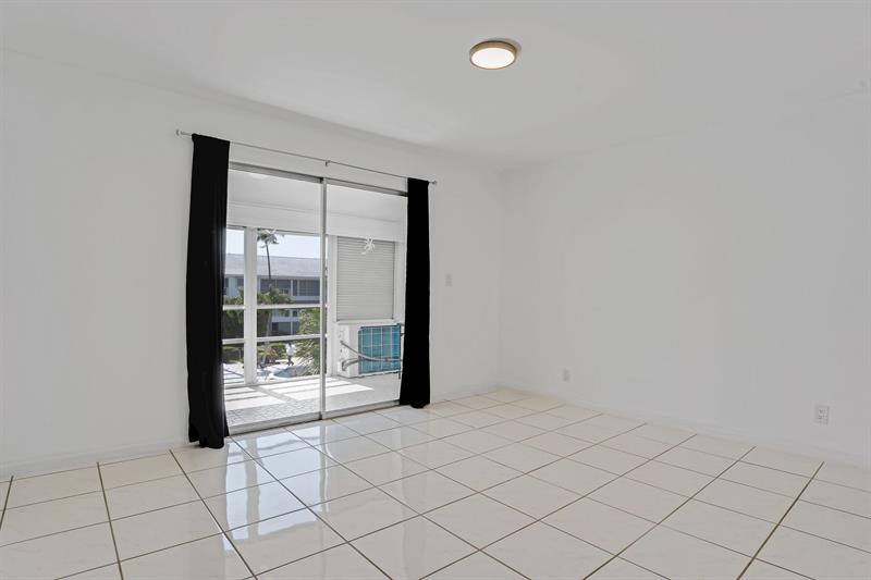 Image 16 of 46 For 2050 39th St  307-e
