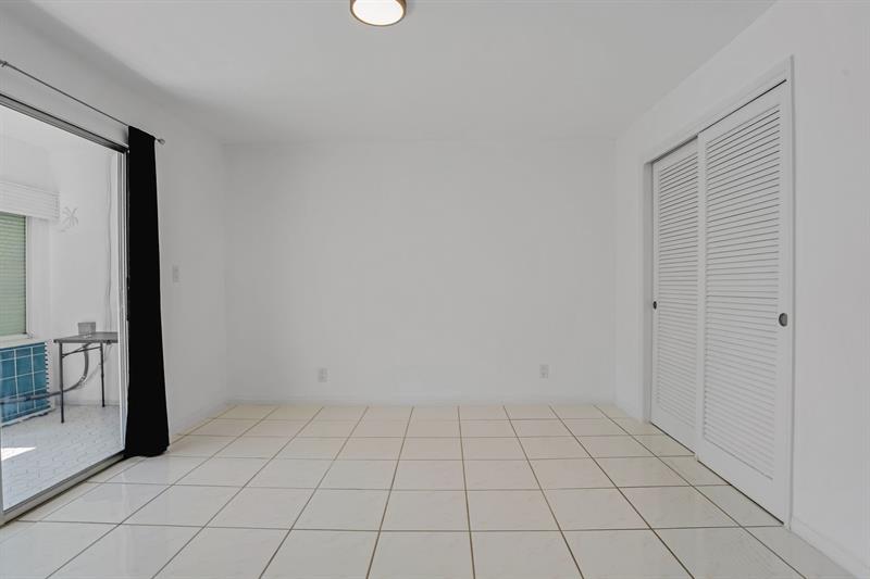Image 17 of 46 For 2050 39th St  307-e