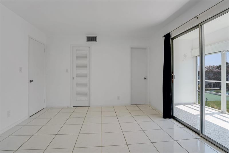Image 18 of 46 For 2050 39th St  307-e
