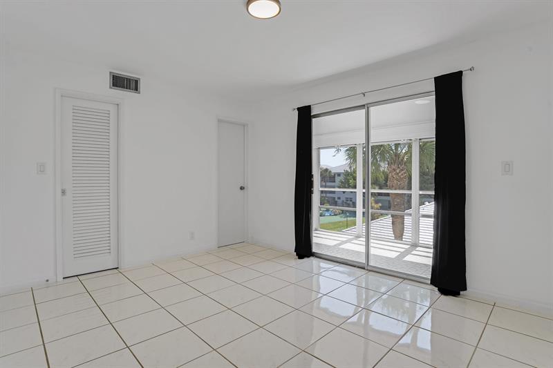 Image 19 of 46 For 2050 39th St  307-e