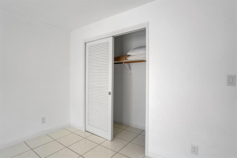 Image 21 of 46 For 2050 39th St  307-e