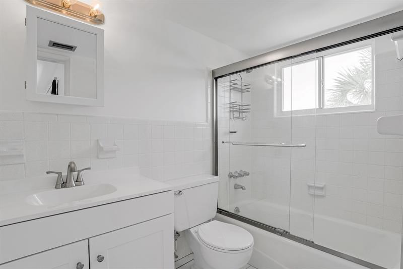 Image 22 of 46 For 2050 39th St  307-e