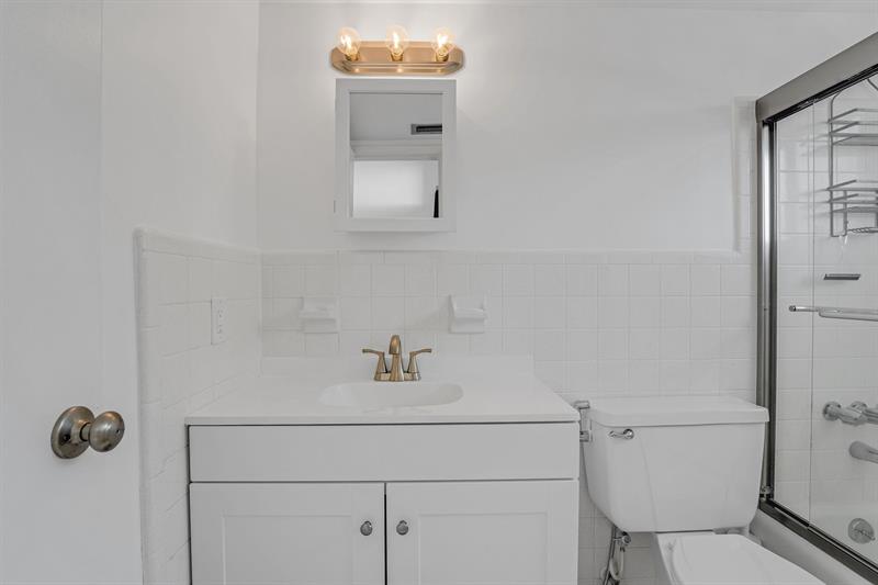 Image 23 of 46 For 2050 39th St  307-e