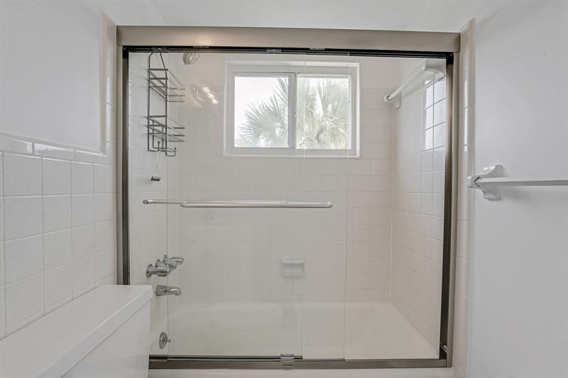 Image 24 of 46 For 2050 39th St  307-e