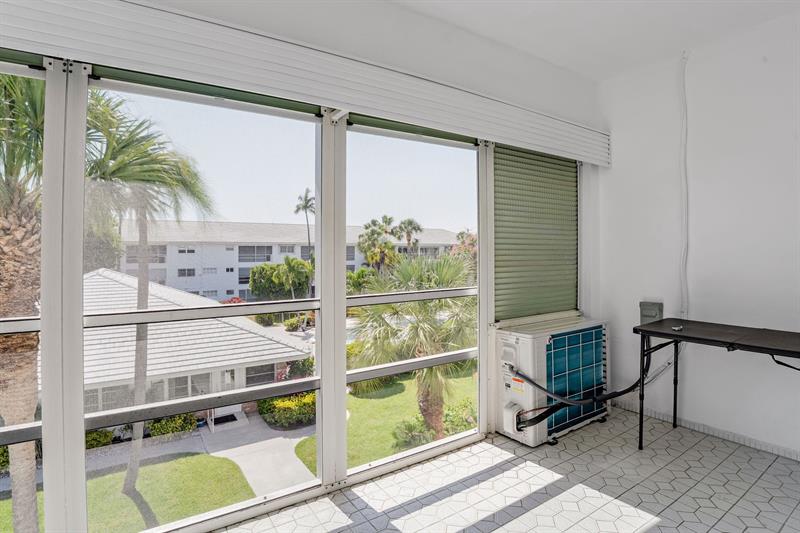 Image 25 of 46 For 2050 39th St  307-e