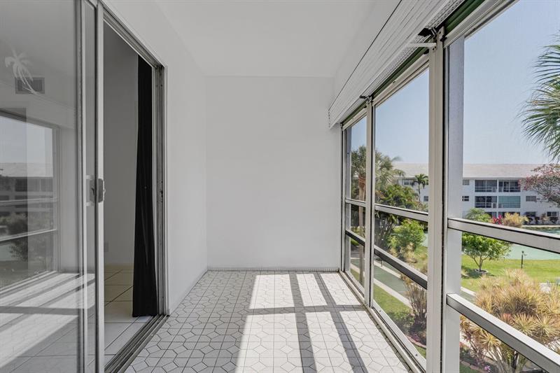 Image 28 of 46 For 2050 39th St  307-e