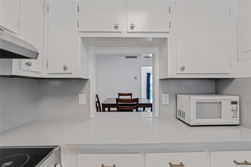 Image 3 of 46 For 2050 39th St  307-e