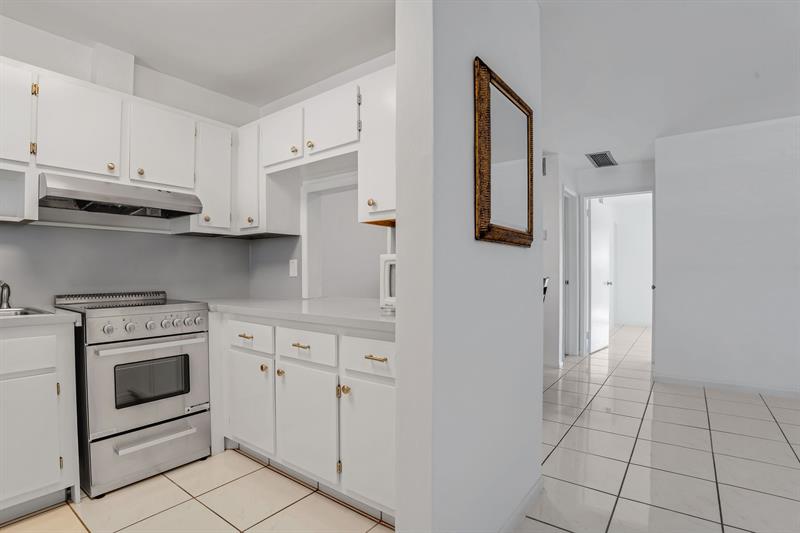 Image 32 of 46 For 2050 39th St  307-e