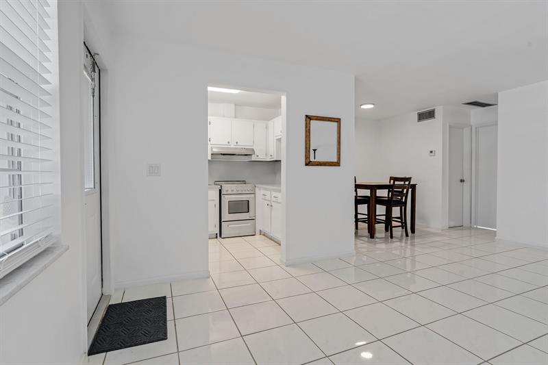 Image 5 of 46 For 2050 39th St  307-e