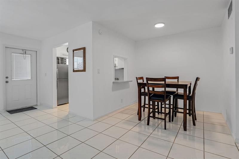 Image 7 of 46 For 2050 39th St  307-e
