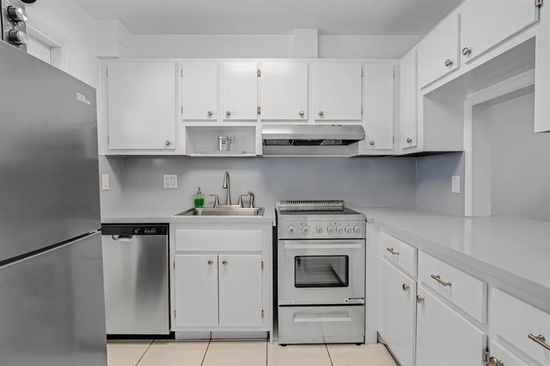 Image 9 of 46 For 2050 39th St  307-e
