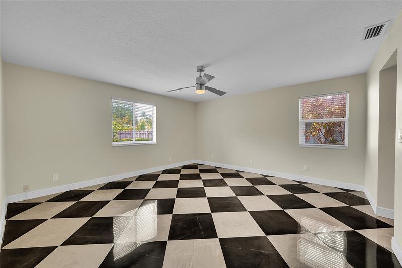 Image 19 of 38 For 1107 Adams St