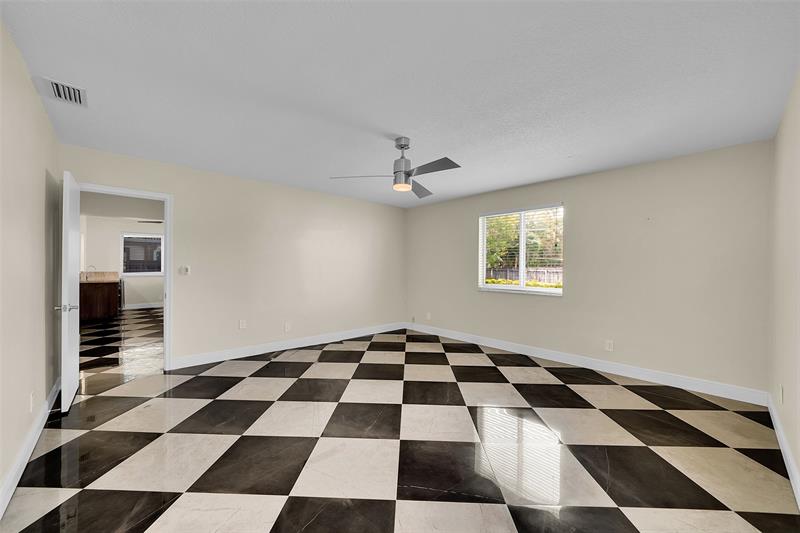 Image 20 of 38 For 1107 Adams St