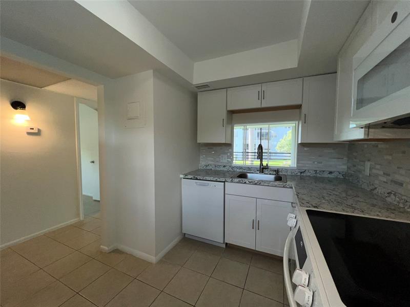 Image 6 of 29 For 117 Royal Park Drive  2a