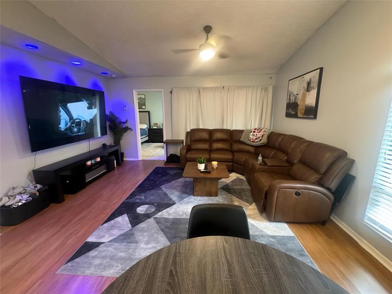 Image 4 of 10 For 8007 71st Ct