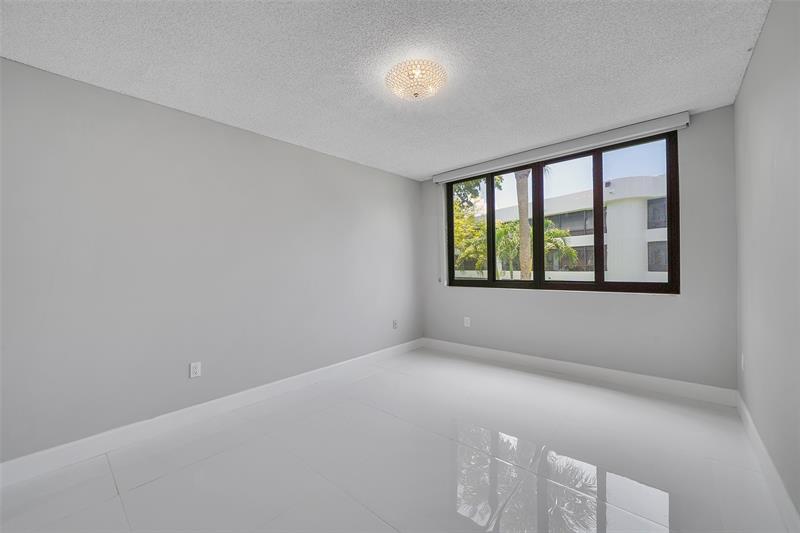 Image 23 of 42 For 1460 Sheridan St  17d