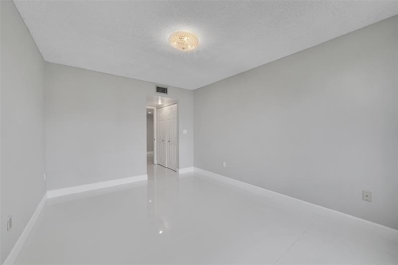 Image 24 of 42 For 1460 Sheridan St  17d