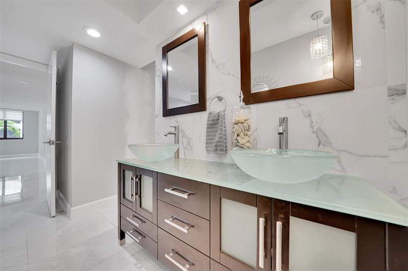 Image 31 of 42 For 1460 Sheridan St  17d