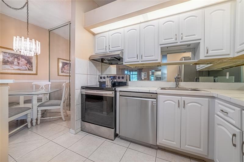 Image 14 of 29 For 9998 Belfort Cir  9998
