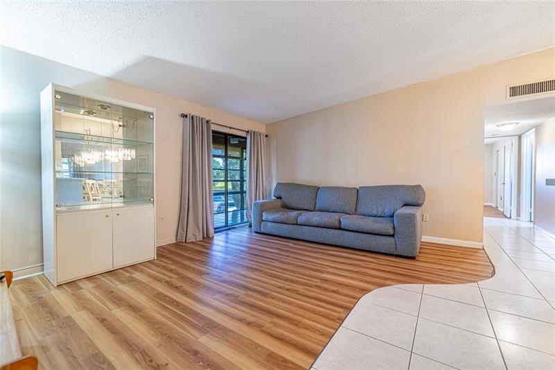 Image 16 of 29 For 9998 Belfort Cir  9998
