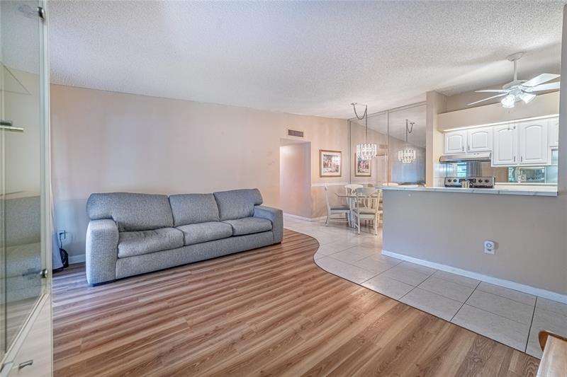 Image 18 of 29 For 9998 Belfort Cir  9998