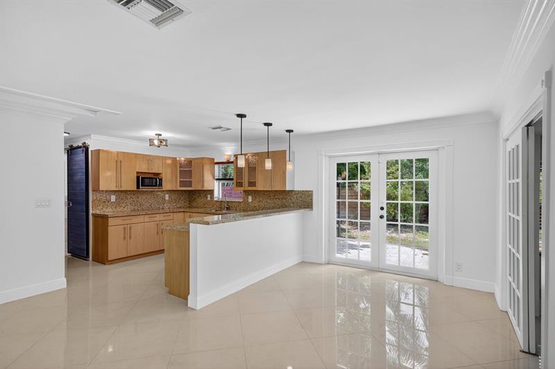 Image 4 of 64 For 2924 8th Ave