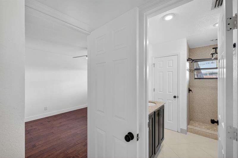 Image 49 of 64 For 2924 8th Ave