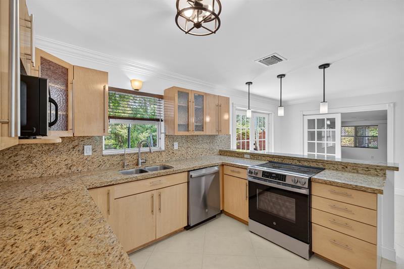 Image 5 of 64 For 2924 8th Ave