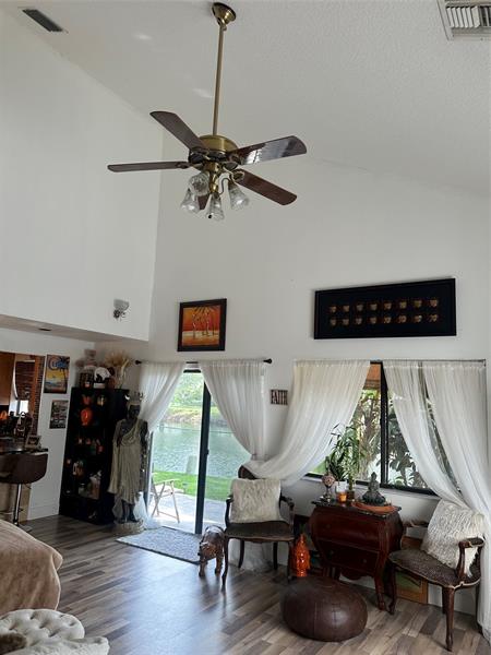 Image 16 of 39 For 10130 33rd Pl