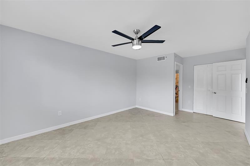 Image 13 of 38 For 5005 Wiles Rd  203