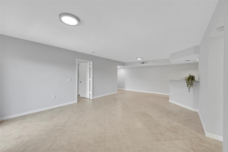 Image 14 of 38 For 5005 Wiles Rd  203