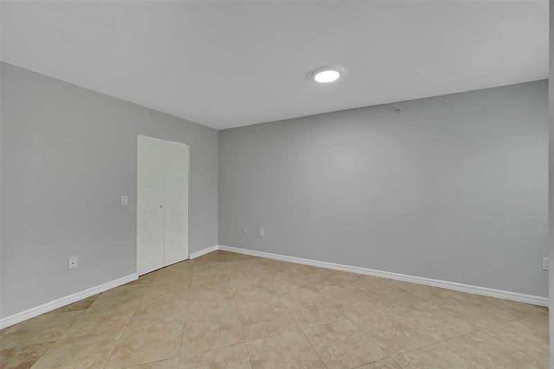 Image 17 of 38 For 5005 Wiles Rd  203