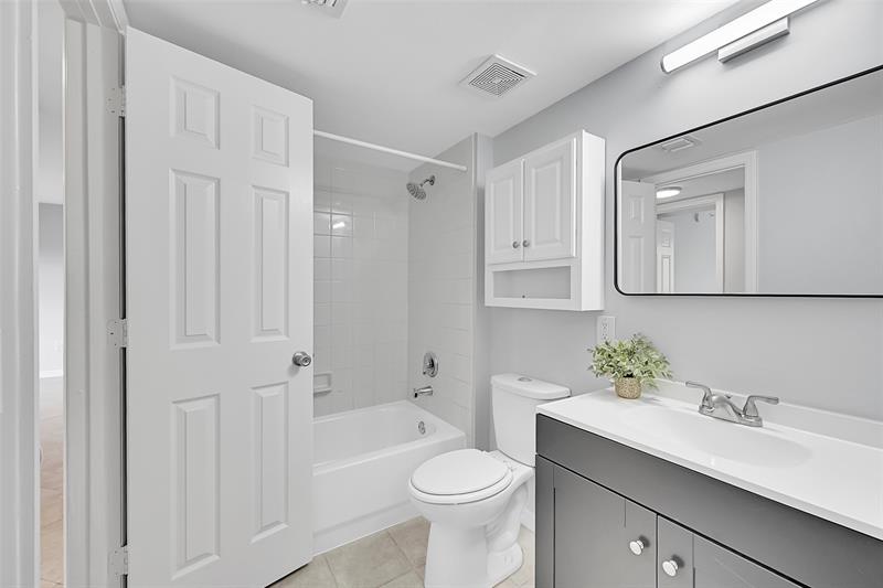 Image 18 of 38 For 5005 Wiles Rd  203