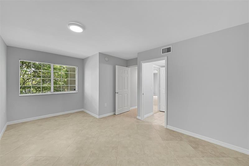 Image 21 of 38 For 5005 Wiles Rd  203