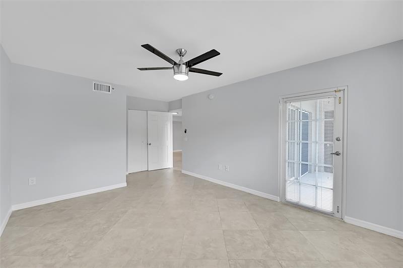 Image 23 of 38 For 5005 Wiles Rd  203