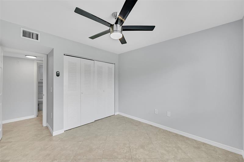 Image 25 of 38 For 5005 Wiles Rd  203