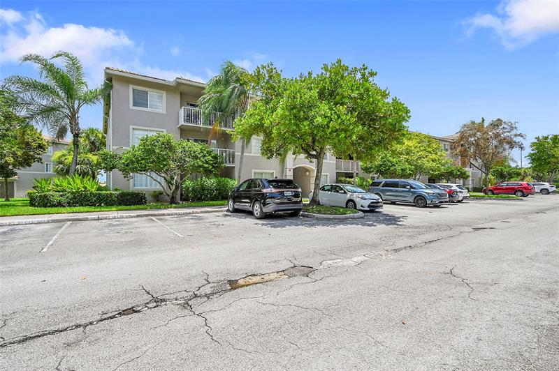 Image 33 of 38 For 5005 Wiles Rd  203
