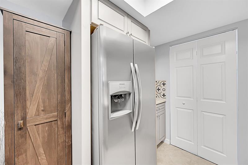 Image 5 of 38 For 5005 Wiles Rd  203