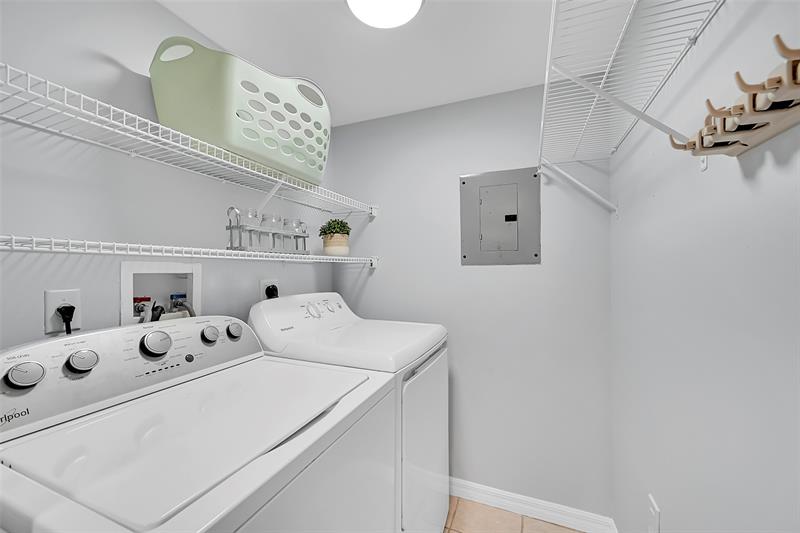 Image 7 of 38 For 5005 Wiles Rd  203