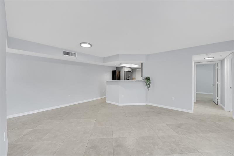 Image 9 of 38 For 5005 Wiles Rd  203