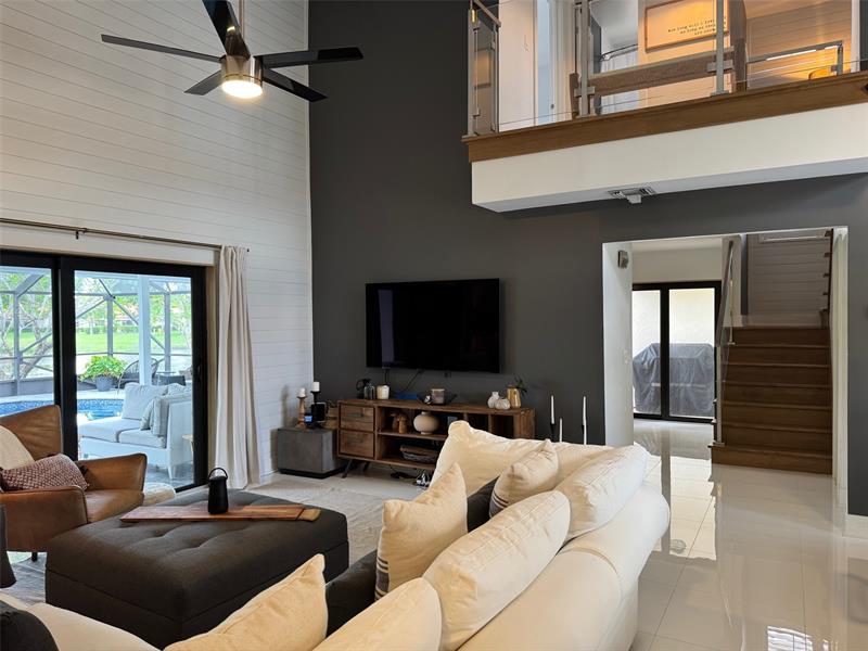 Image 10 of 38 For 18 Capitol Ct