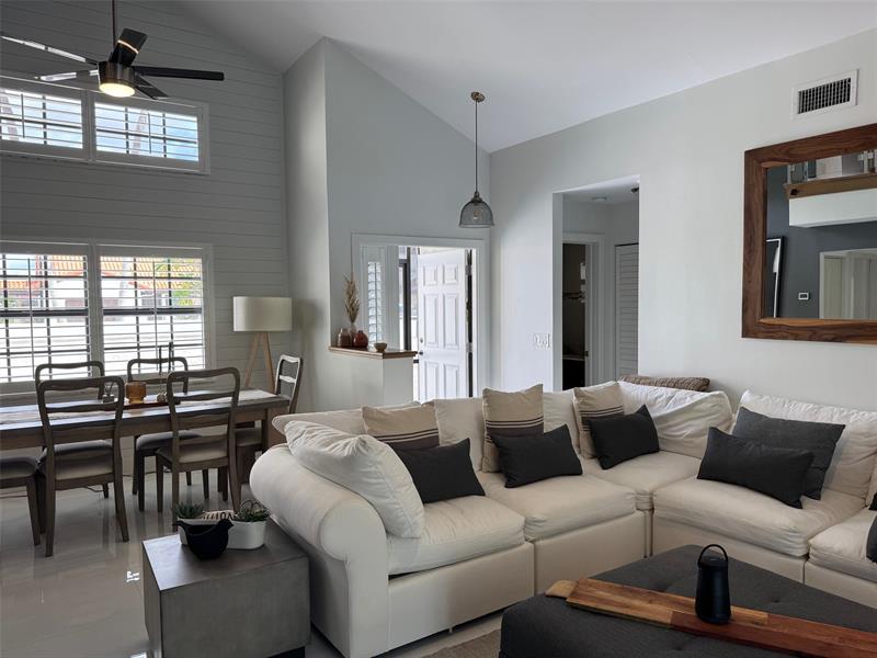 Image 11 of 38 For 18 Capitol Ct