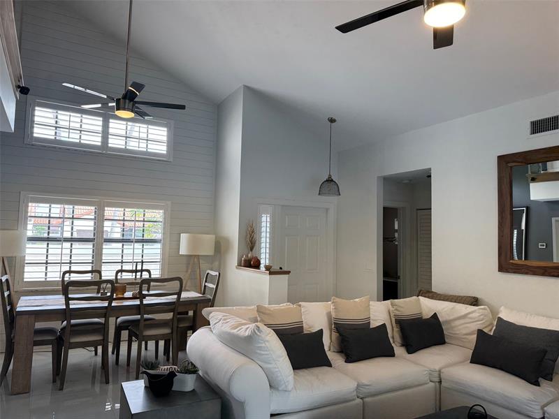 Image 13 of 38 For 18 Capitol Ct