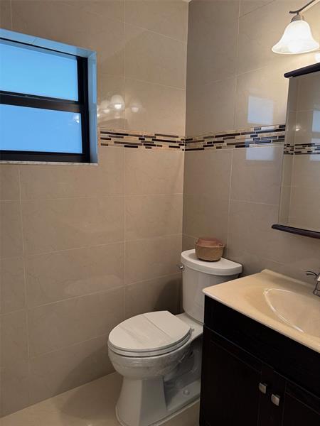 Image 15 of 38 For 18 Capitol Ct