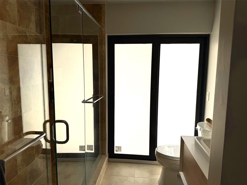 Image 18 of 38 For 18 Capitol Ct