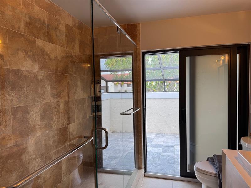 Image 20 of 38 For 18 Capitol Ct