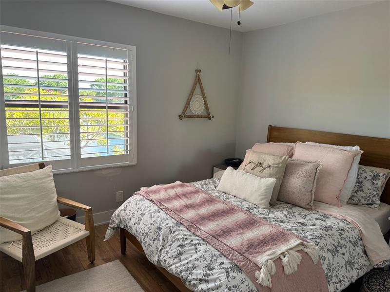 Image 24 of 38 For 18 Capitol Ct