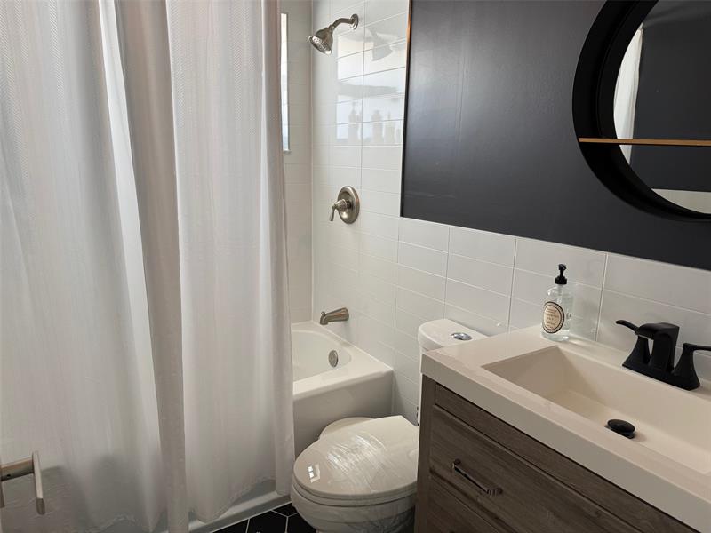 Image 26 of 38 For 18 Capitol Ct